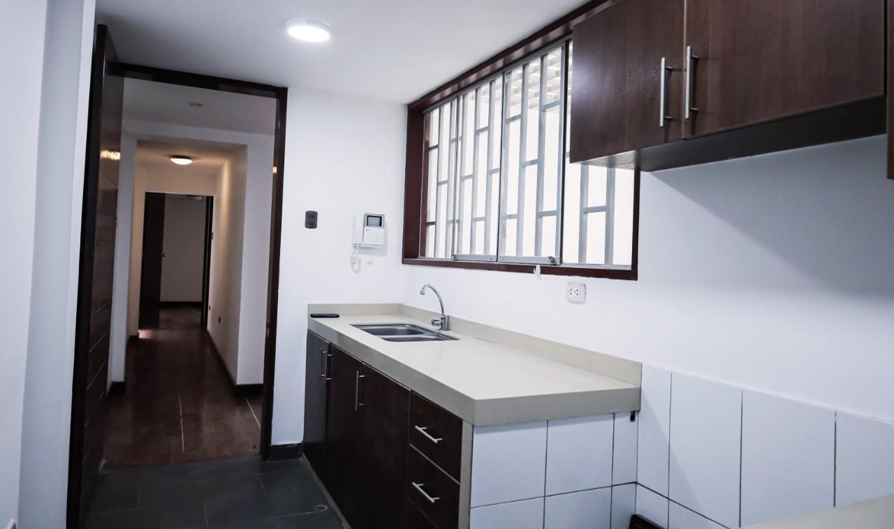 VENTA DE DEPARTAMENTO EN 1° PISO EN URB. SANTA VICTORIA